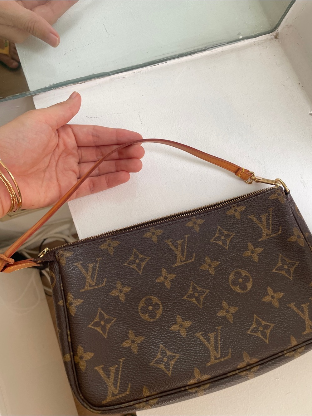 Vintage 1998 Louis Vuitton Monogram Pochette Accessoires shoulder bag